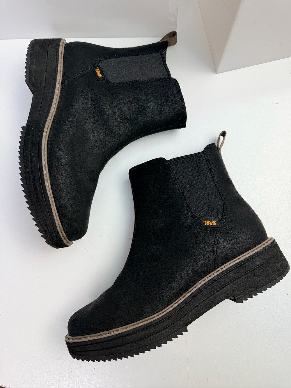 Teva Midform Chelsea Boot Size 9 in Black